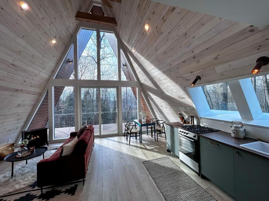 Fox Ridge-Black Alder Lodging Logan Exterior photo